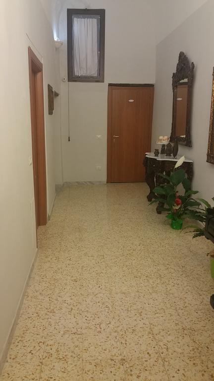 Rochel Napoli